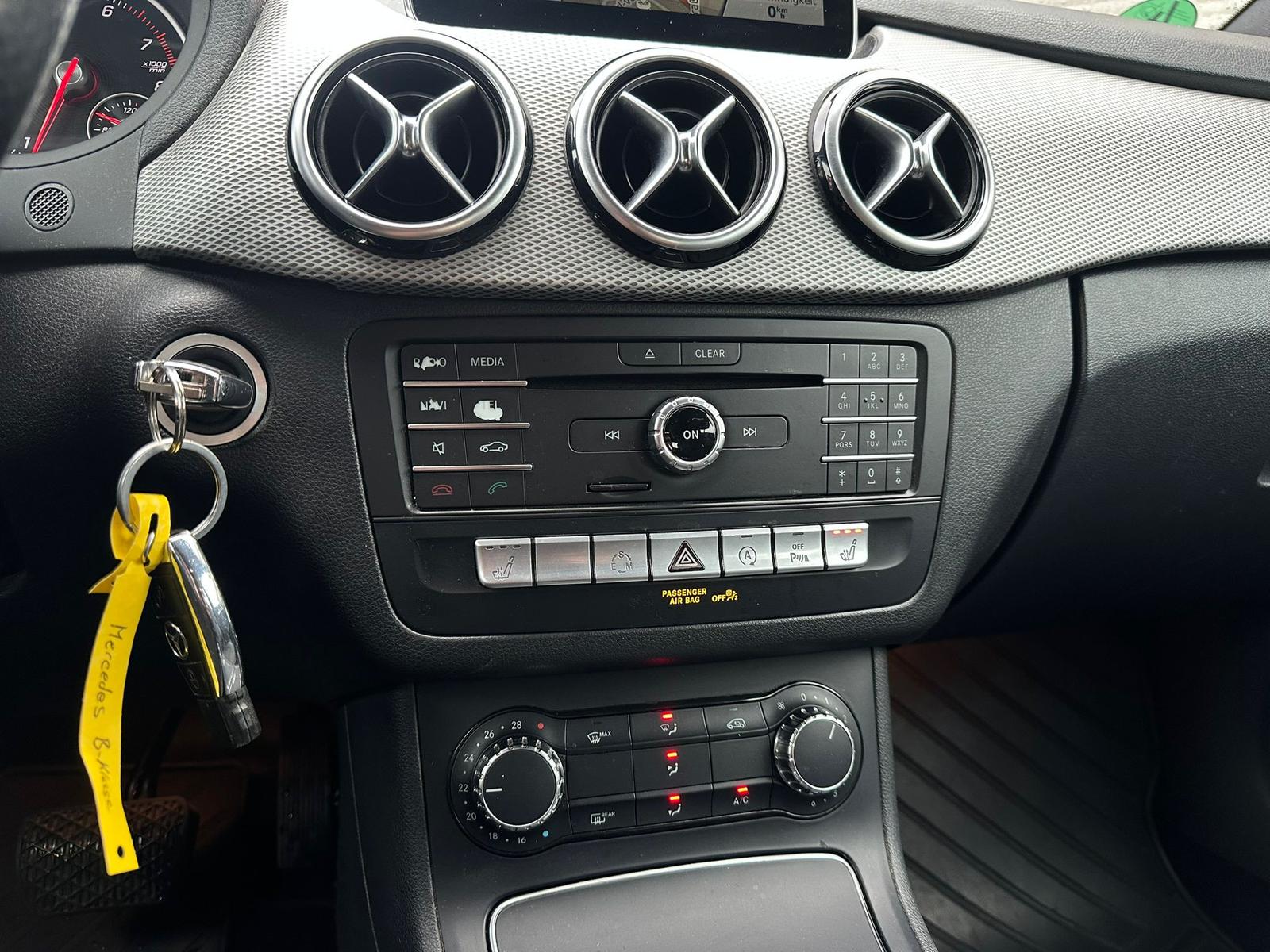 Mercedes-Benz B 180 *AUTOMATIK*KAMERA*NAVI*TEMP*LED*SHZ*LMF