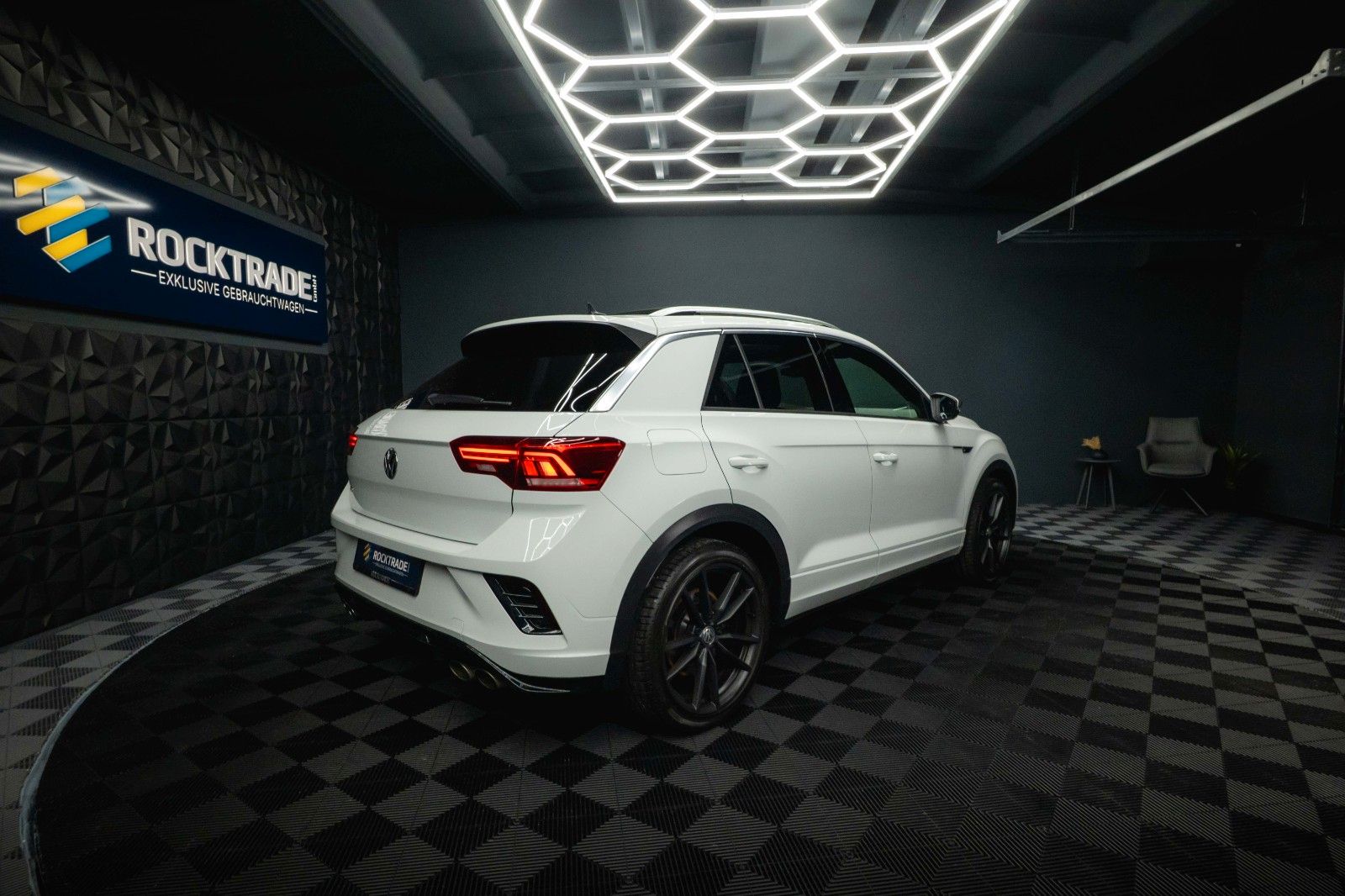 Fahrzeugabbildung Volkswagen T-Roc R 4Motion Performance *ACC*DCC*Pano*LED*