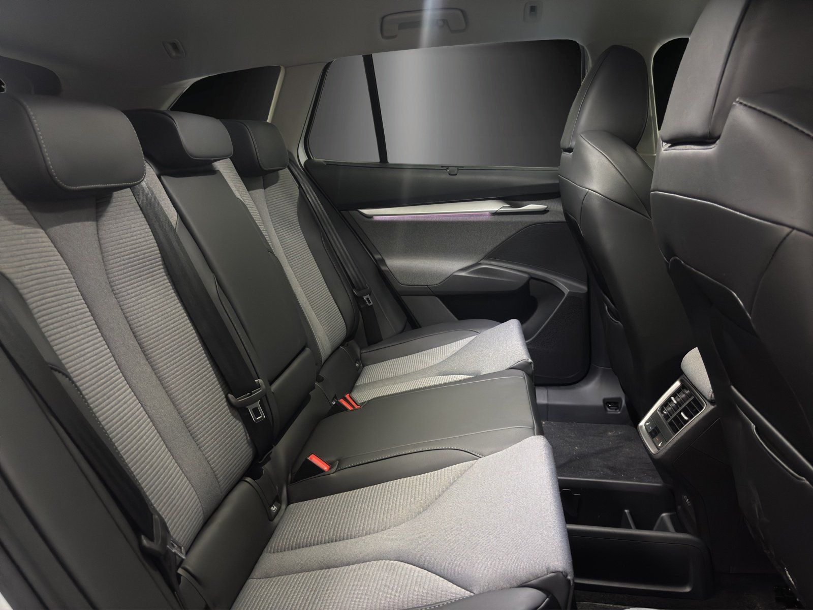 Fahrzeugabbildung SKODA Enyaq 60