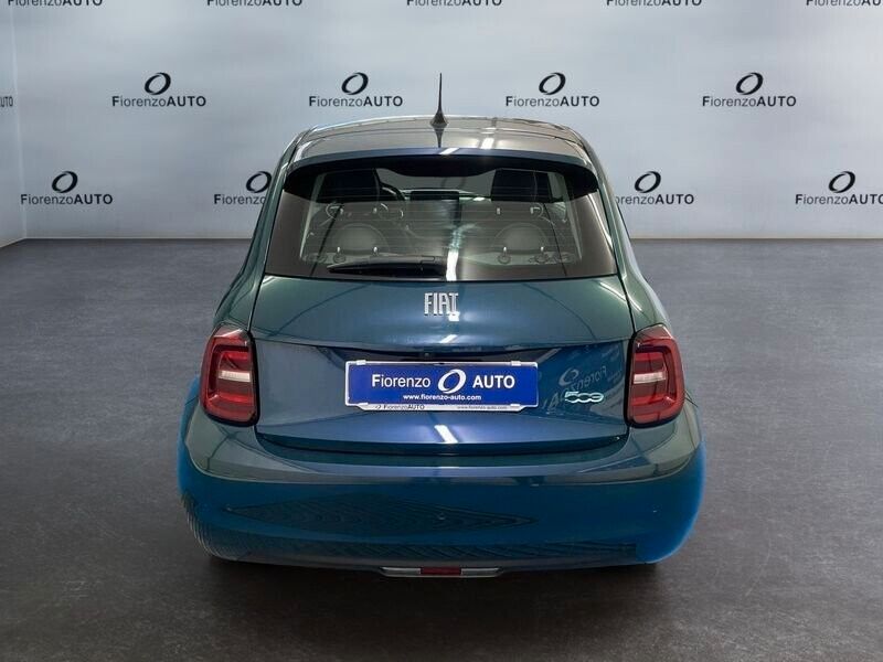 Fiat 500 500e Berlina 42 kWh La Prima imagem 3