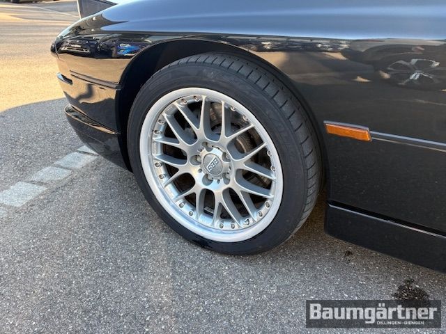 Fahrzeugabbildung BMW 850 CSi V12 M-Paket 6-Gang-Schalter Schiebedach