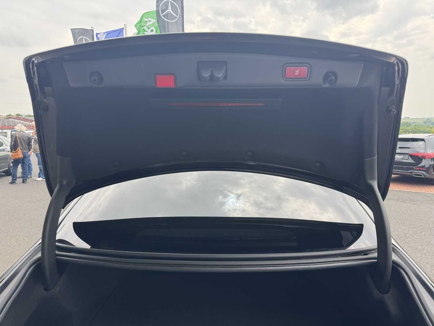 Fahrzeugabbildung Mercedes-Benz E 300de 9G AMG+Pano+Memory+Ambiente+ RFK+Night