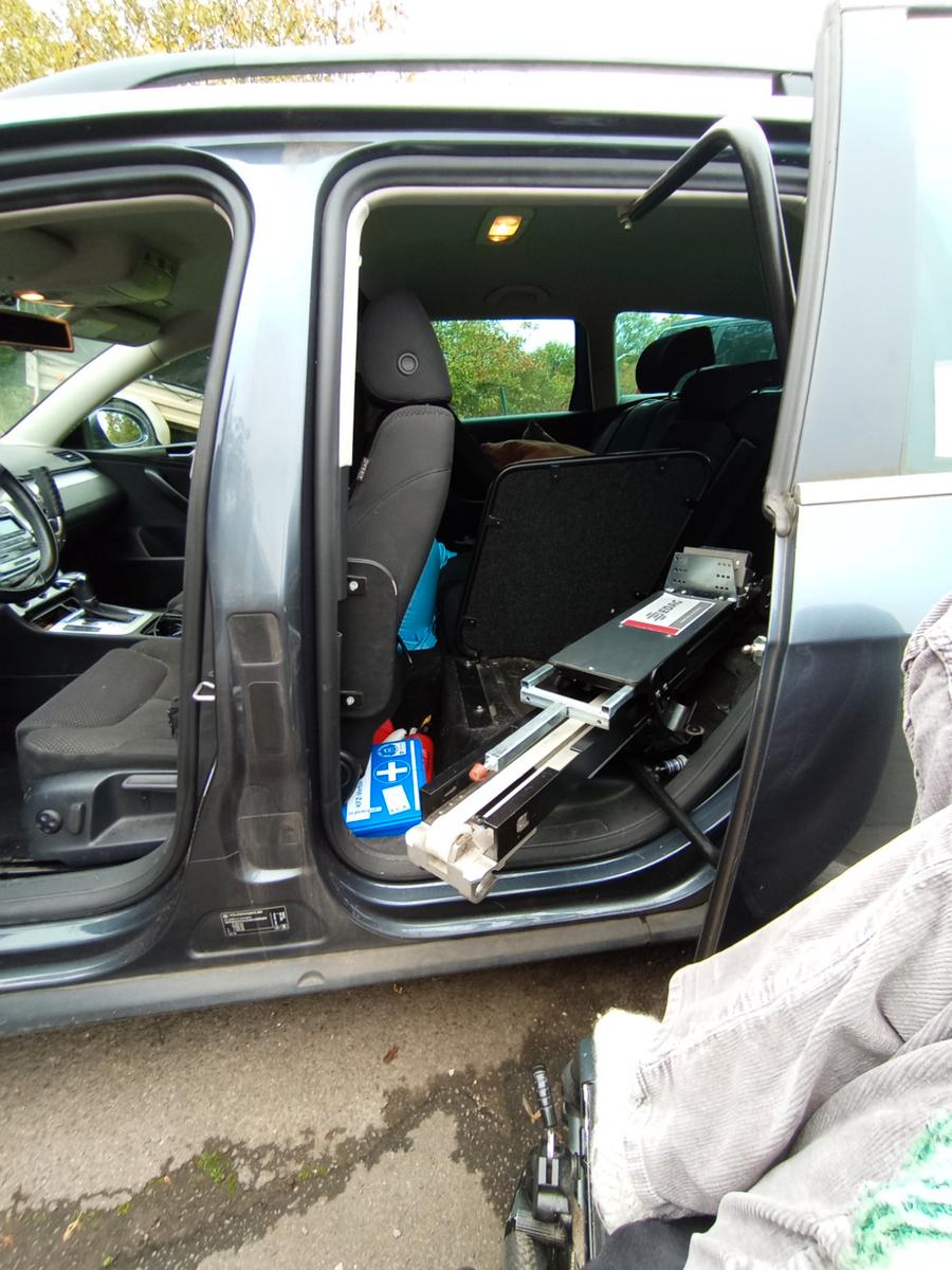 Volkswagen Passat 2009 — photo 8