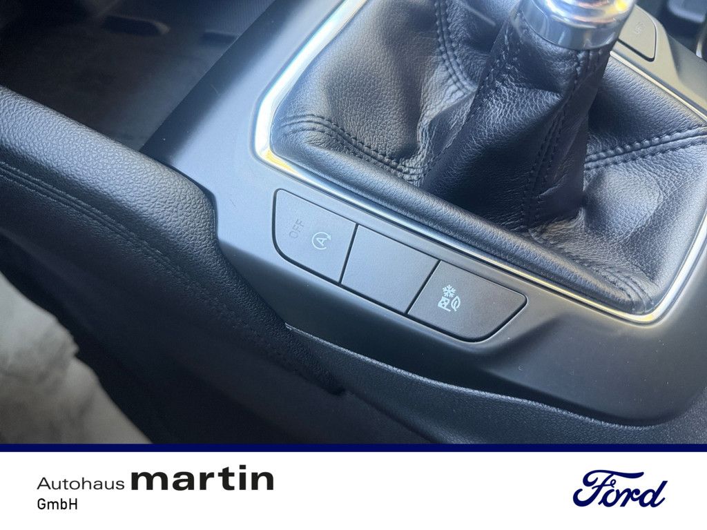 Fahrzeugabbildung Ford Kuga 1.5 Titanium PDC SHZ KAMERA NAVI ACC LED