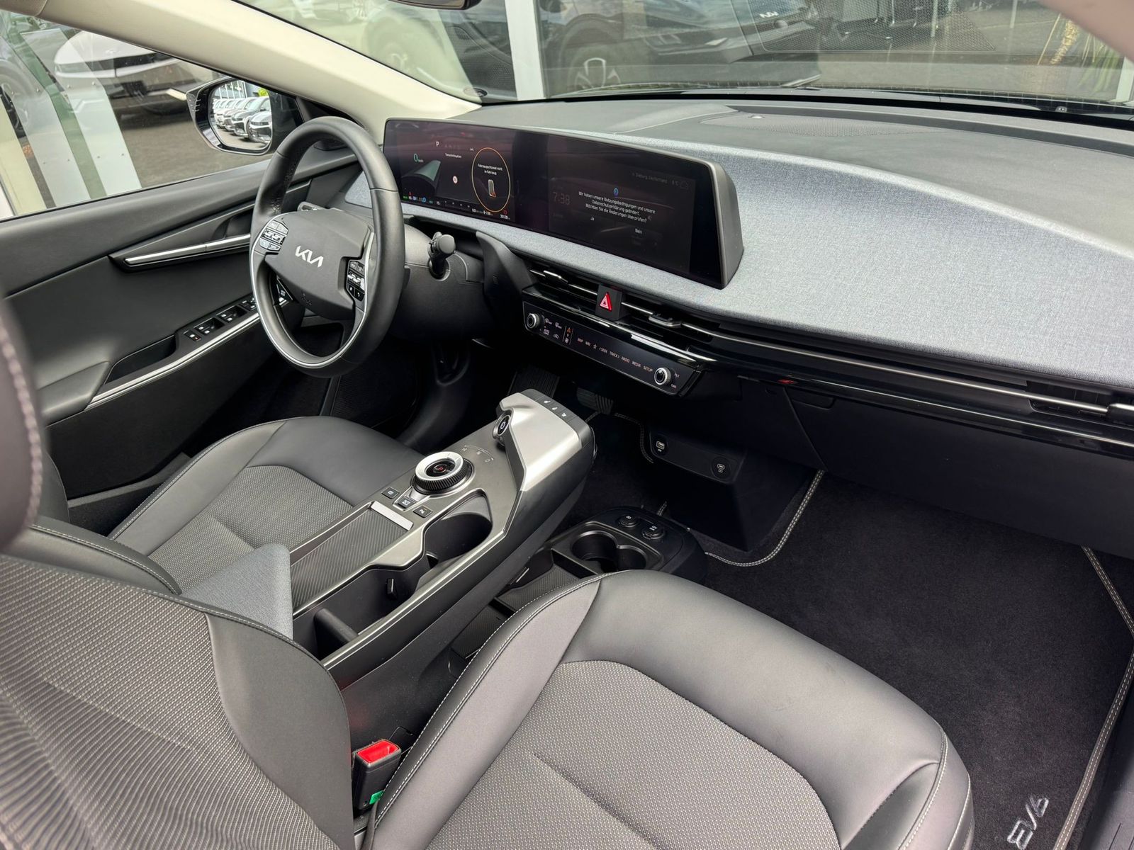 Fahrzeugabbildung Kia EV6 4WD NAVI+LED+SHZ+KAMERA+WP+DAB+ACC+19"