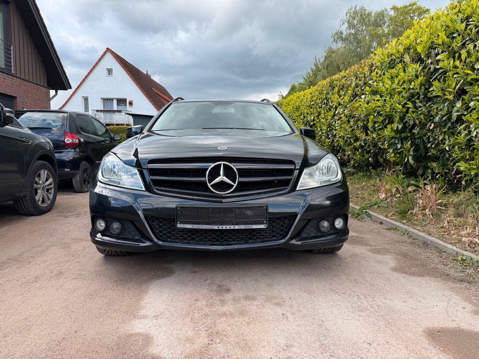 Mercedes-Benz C220 2012 — rear view