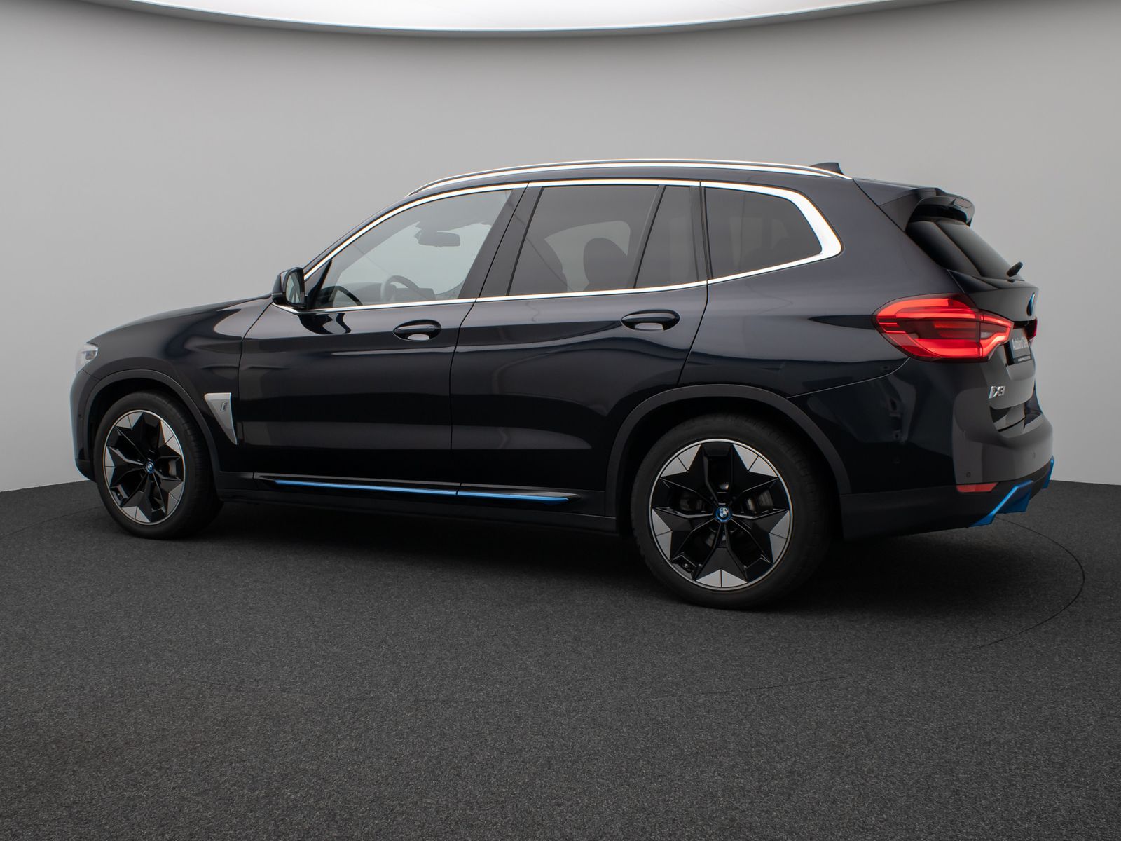 Fahrzeugabbildung BMW iX3 Impressive Panorama 360°HUD DAB H/K Komfort