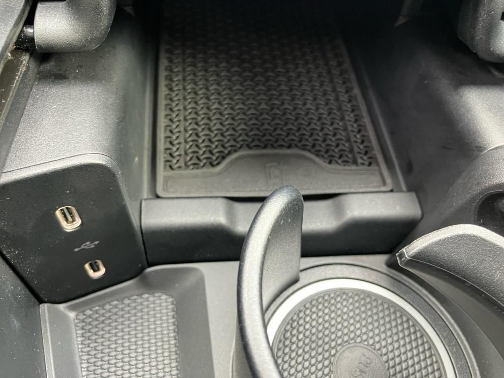 Fahrzeugabbildung Mercedes-Benz E 220 d T AVANTGARDE*AHK*PANO*DISTR*KEYLESS*19Z