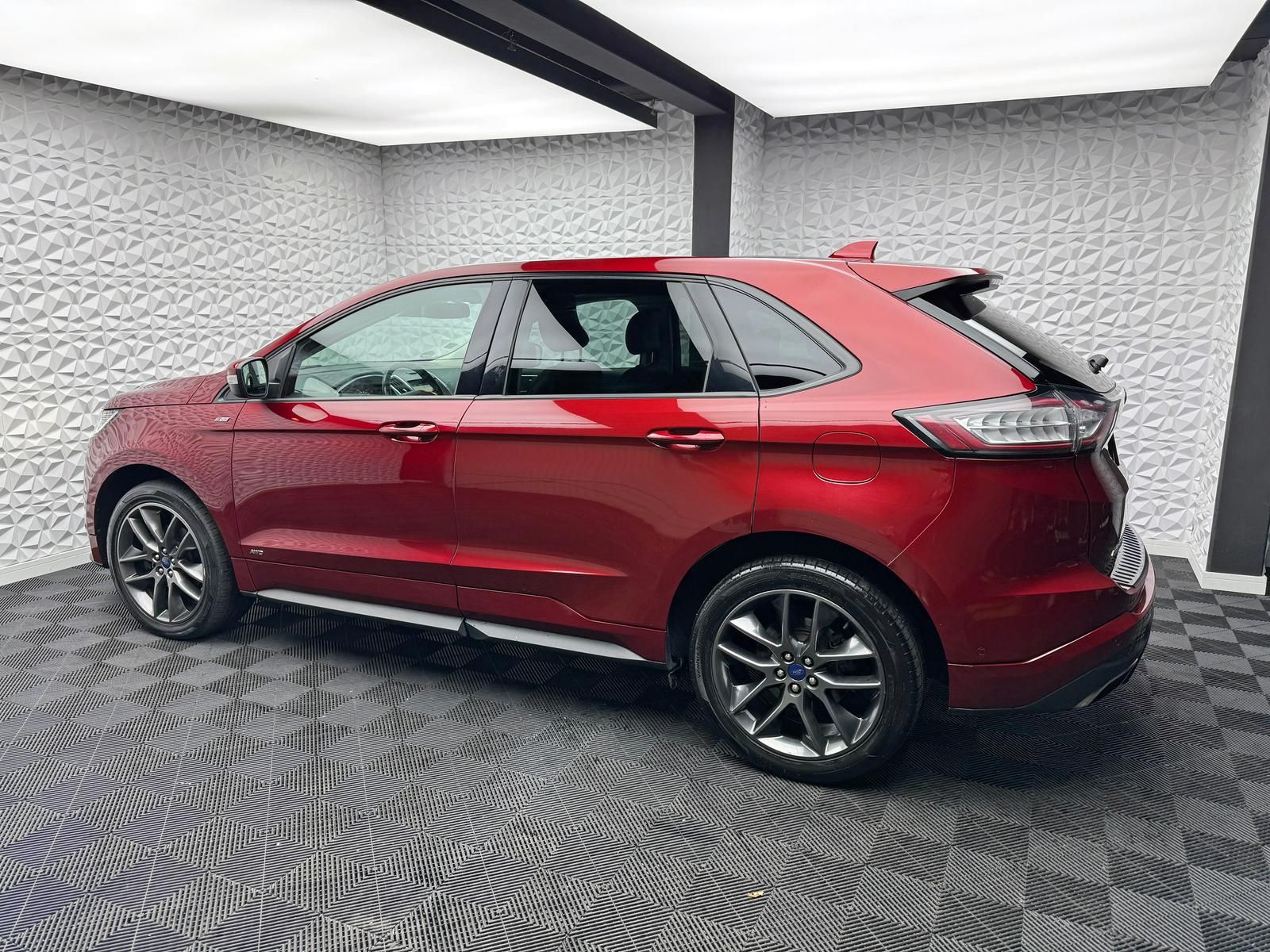 Fahrzeugabbildung Ford EDGE 2.0 TDCi ST-LINE 4x4/SONY/PANO/MEMORY/RCAM