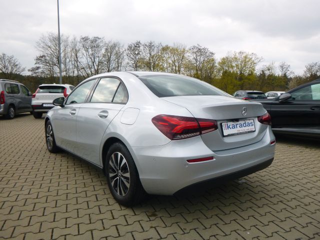 Fahrzeugabbildung Mercedes-Benz A 180 Limousine >NAV/LED/KAM/PDC/SHZ<
