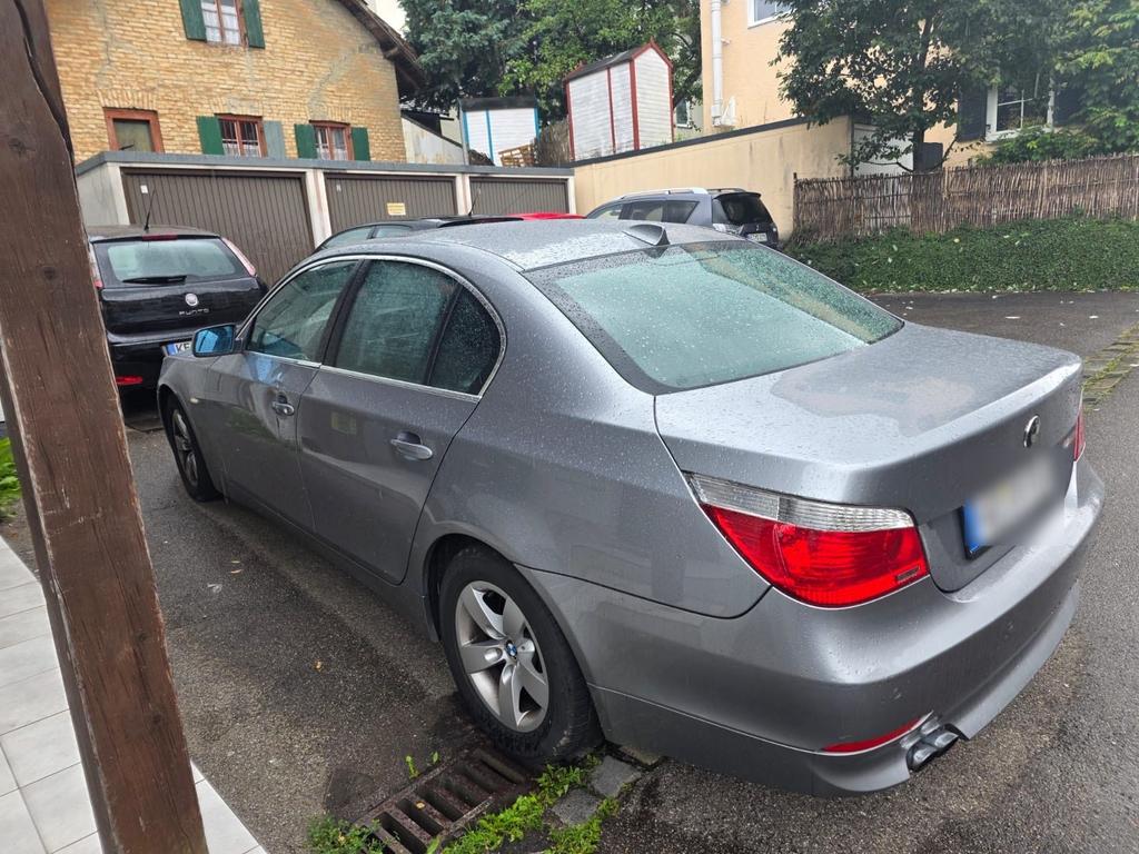 BMW 523