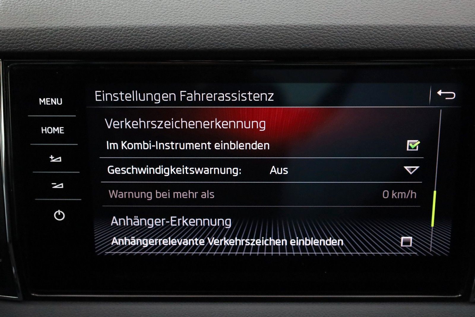 Fahrzeugabbildung SKODA Karoq Sportline 4x4 Navi,LED,Panorama,Apple CarP