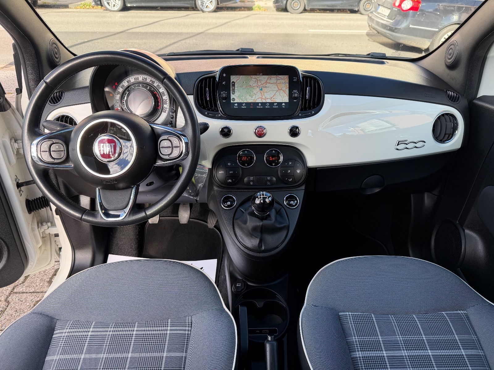 Fahrzeugabbildung Fiat 500 Lounge APPLE CAR PLAY PDC PANORAMA