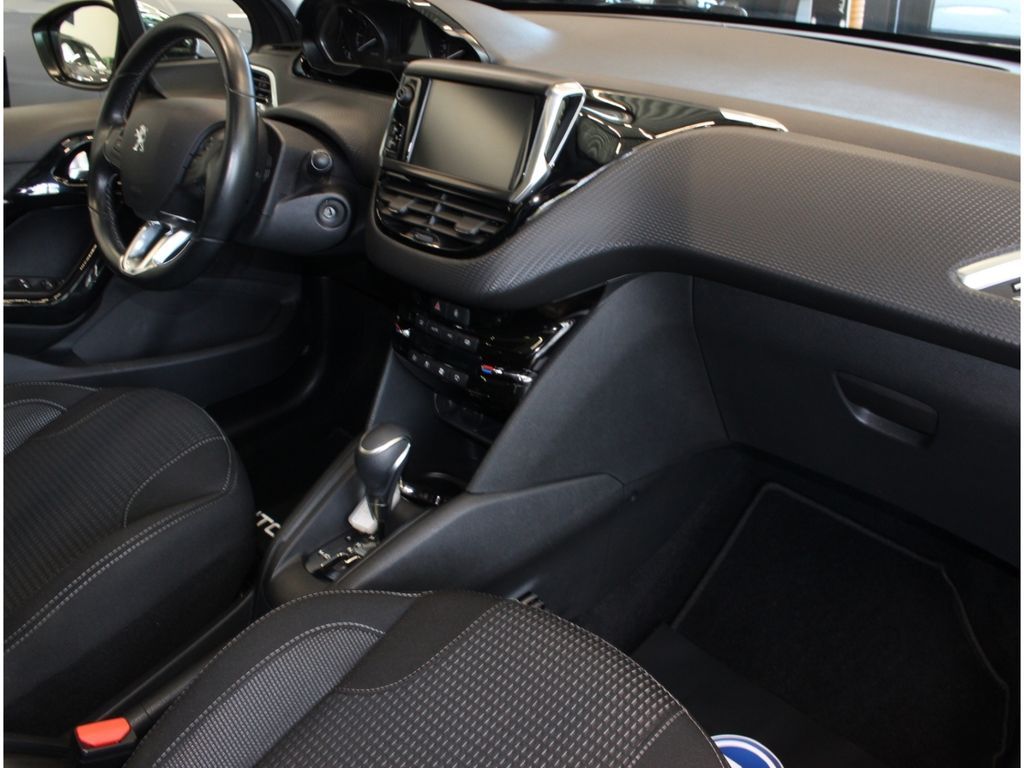 Fahrzeugabbildung Peugeot 208 Allure1.2 PureTech *Pano*Kamera*Keyless*Navi