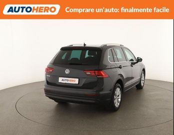 Volkswagen Tiguan - 5
