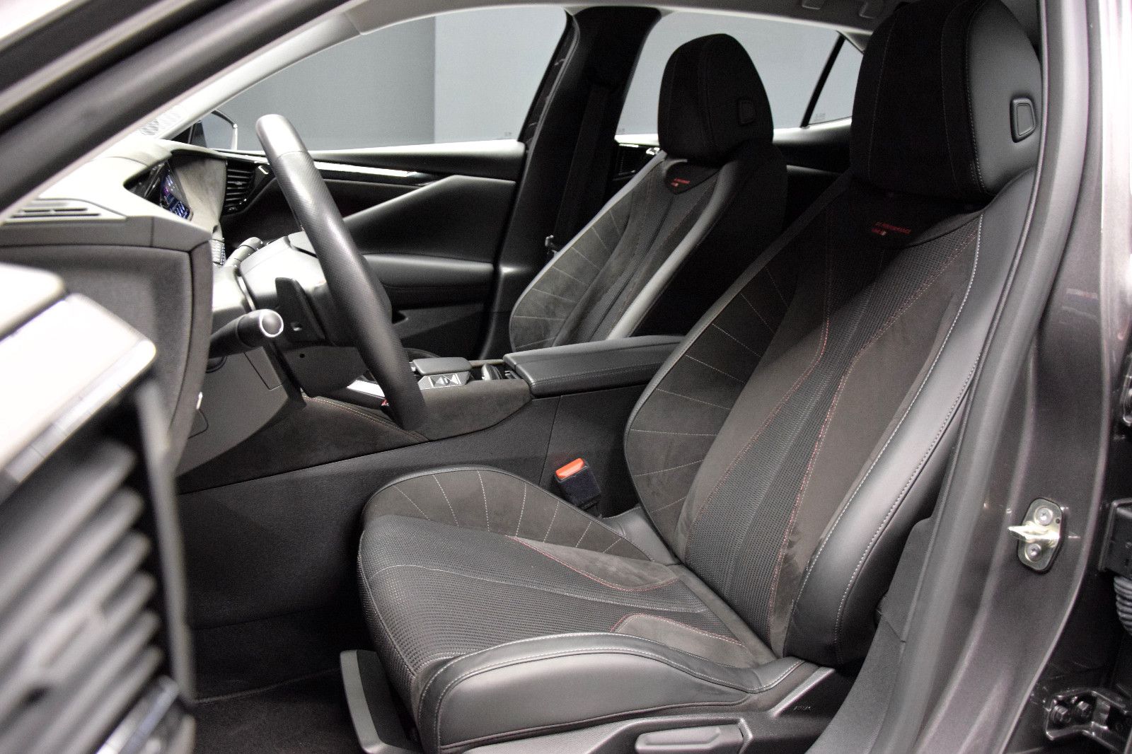 Fahrzeugabbildung DS Automobiles DS4 Performance Line Kamera Sitzheizung