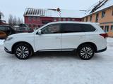 Mitsubishi Outlander 2.0 MIVEC Active+ 4WD CVT Automatik - Mitsubishi: 7 Sitzer