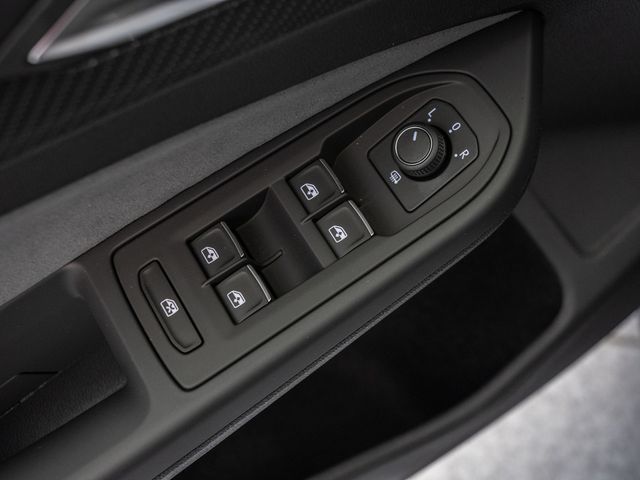 Golf VIII 2.0 TSI R-Line SHZ NAVI LED ACC AID