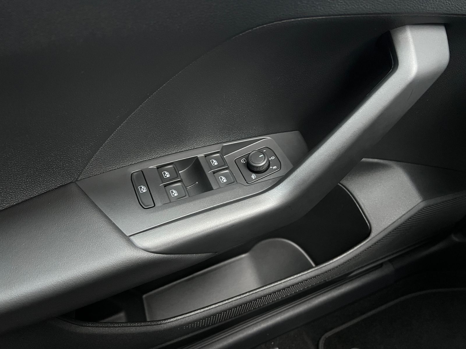 Fahrzeugabbildung Volkswagen T-Cross Life 1.0 TSI *IQ.Light, Rückfahrkamera,