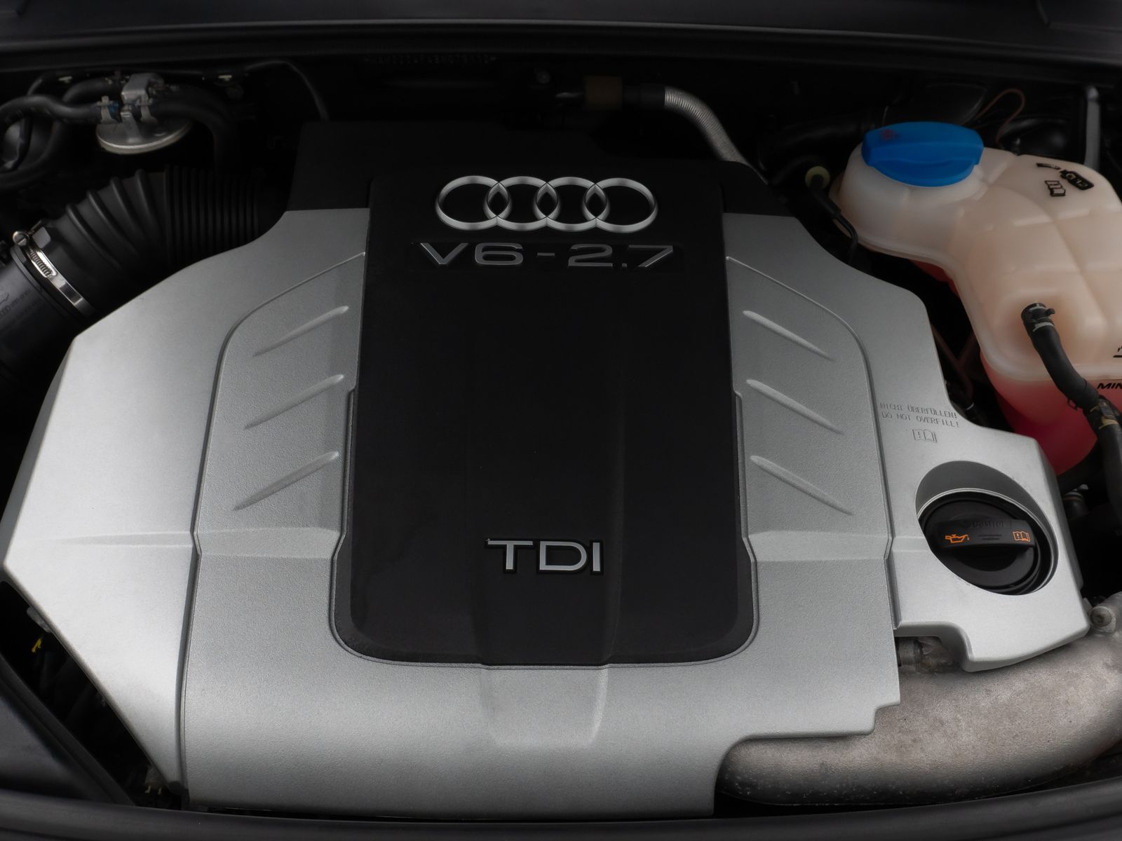 Fahrzeugabbildung Audi A6 Avant 2.7 TDI quattro S Line Glasdach Xenon