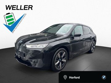 BMW Leasingangebot: BMW iX xDrive40 AHK PaAss+ Harman DrAssPr SiHz