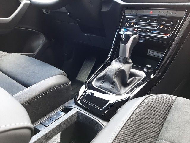Fahrzeugabbildung Volkswagen T-Roc Black Style 1.5TSI DSG AHK Matrix Massage