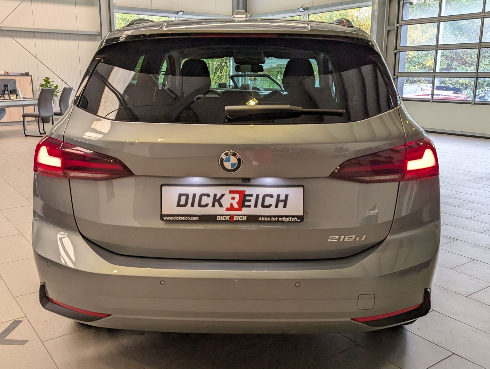 Fahrzeugabbildung BMW 218 Active Tourer d AHK Pano Cam Travel-Paket