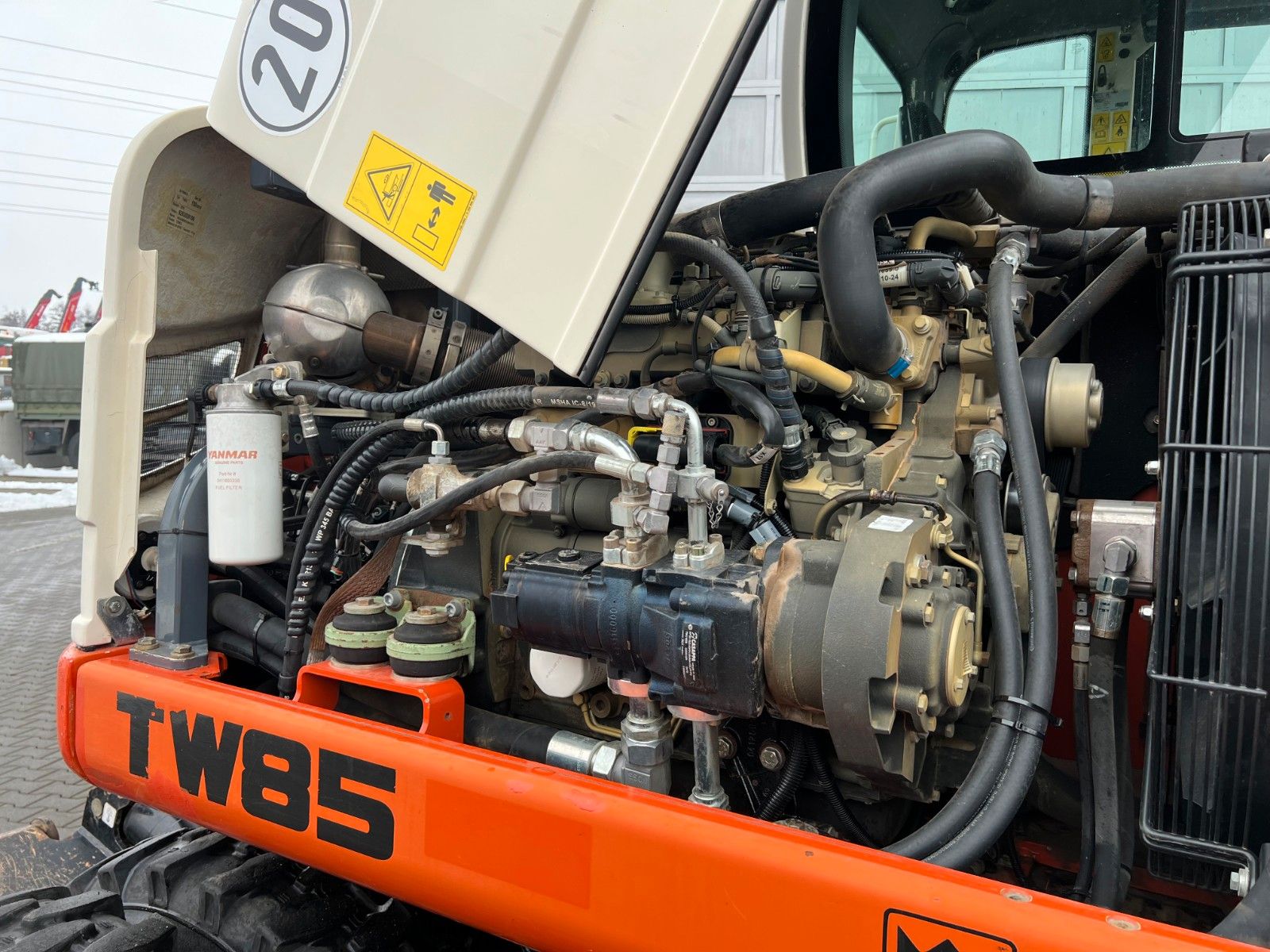 Fahrzeugabbildung Yanmar TW85 / 4.307h / Löffelpaket / Powertilt