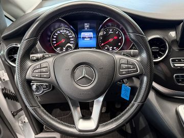 Mercedes V 220 - 9