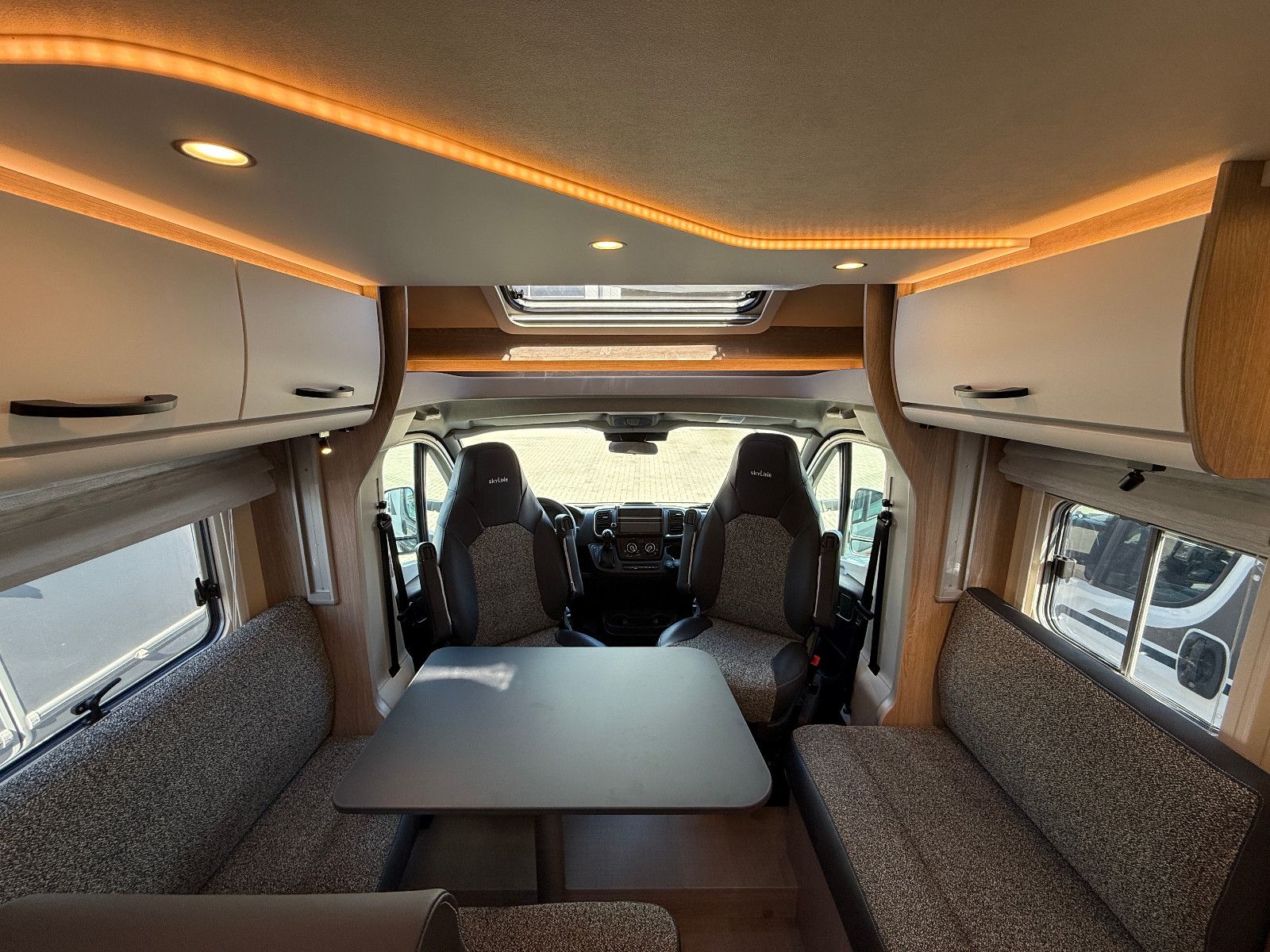 Fahrzeugabbildung Bürstner Lyseo Time Skyline 726G - Sie sparen 11.989€