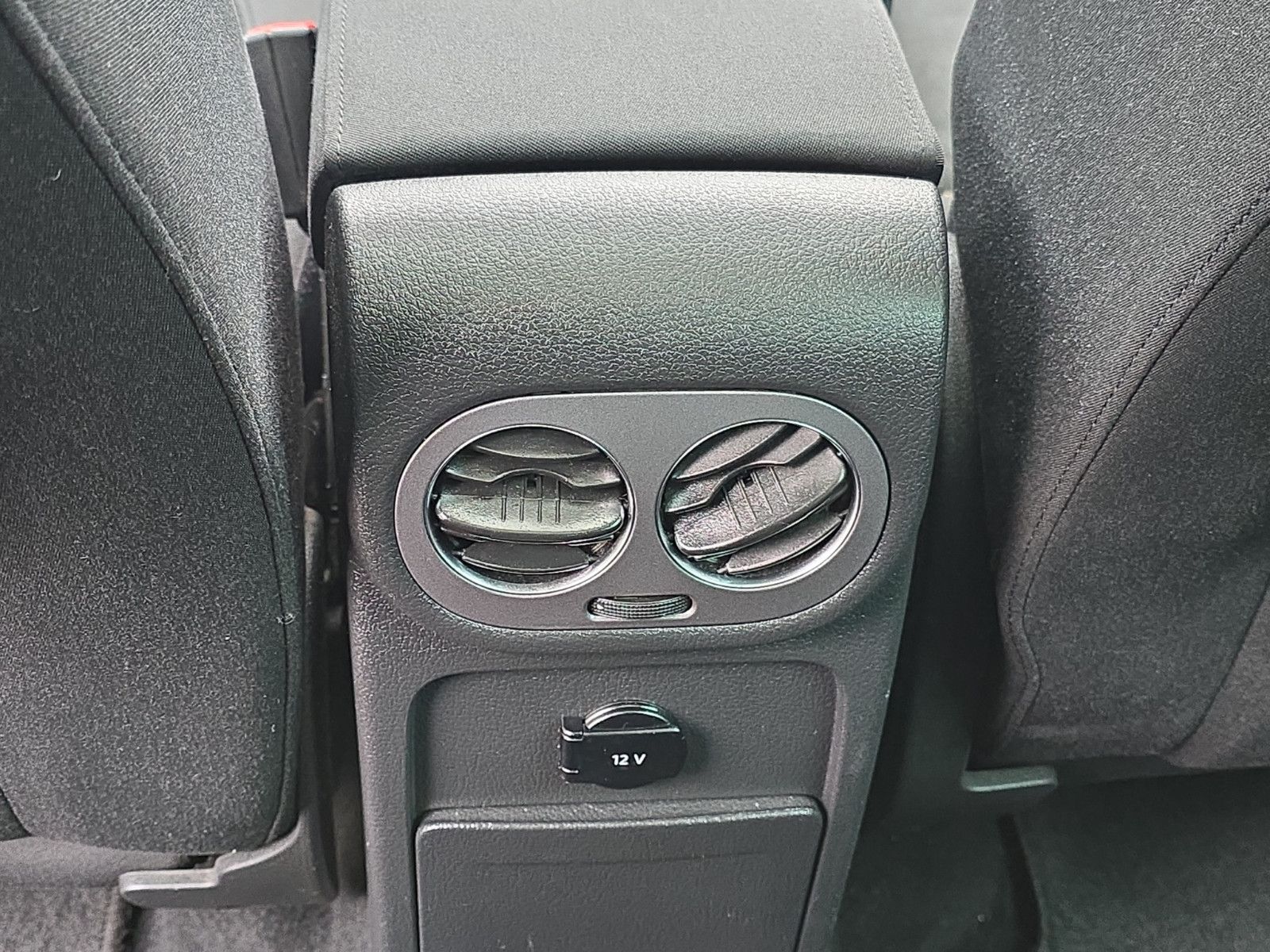 Fahrzeugabbildung Volkswagen Tiguan Sport & Style 4Motion+1.HAND+AUTOMATIK