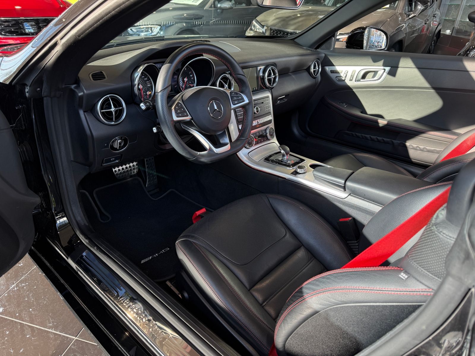 Fahrzeugabbildung Mercedes-Benz SLC 300 AMG MEMORY RFK LED