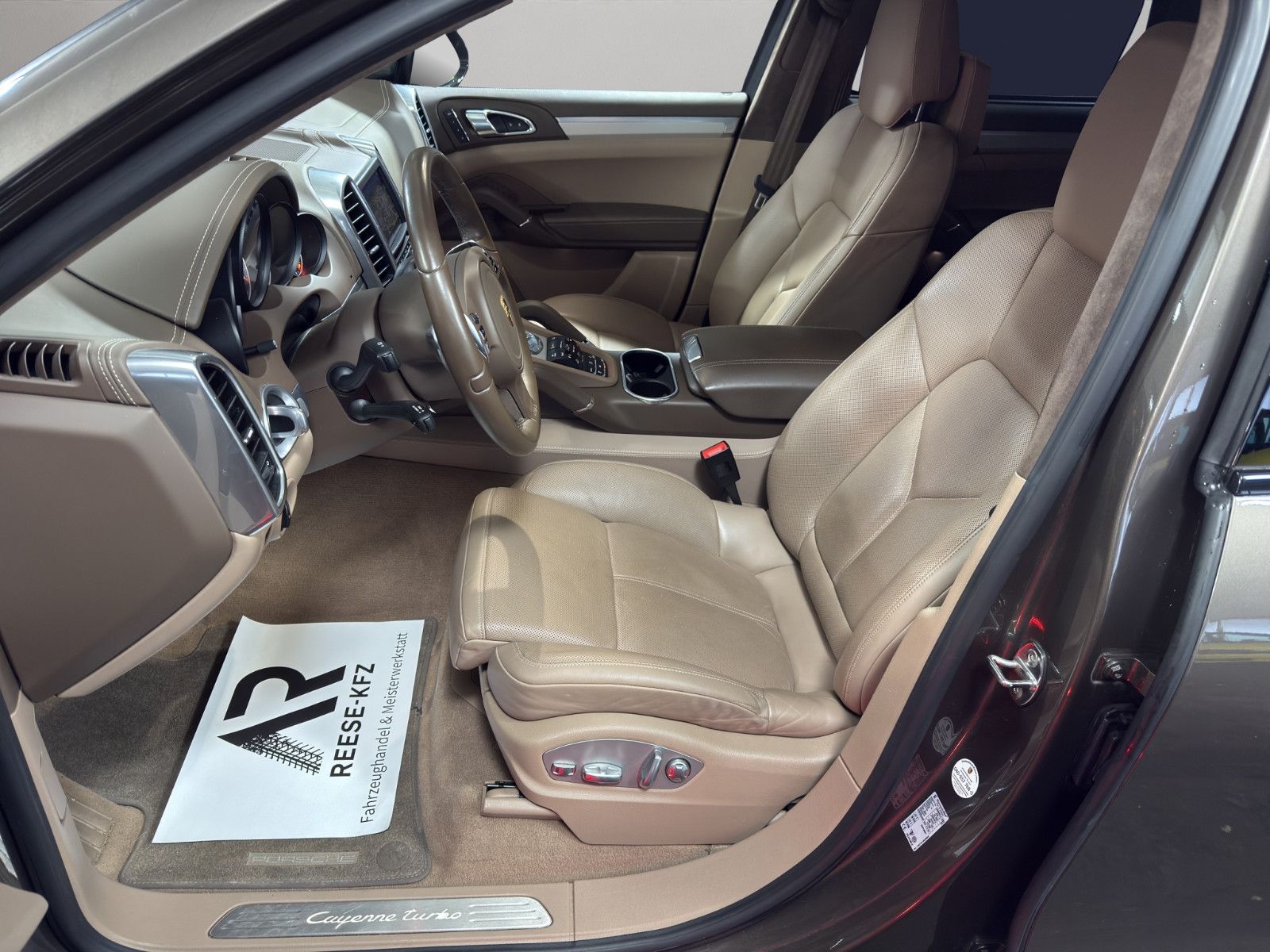 Porsche Cayenne Turbo Voll. Burmester AHK uvm. foto 12