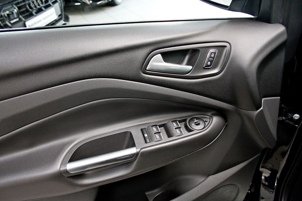 Ford Kuga 4x4  AHK BI XENON KAMERA NAVI 2.BESITZ