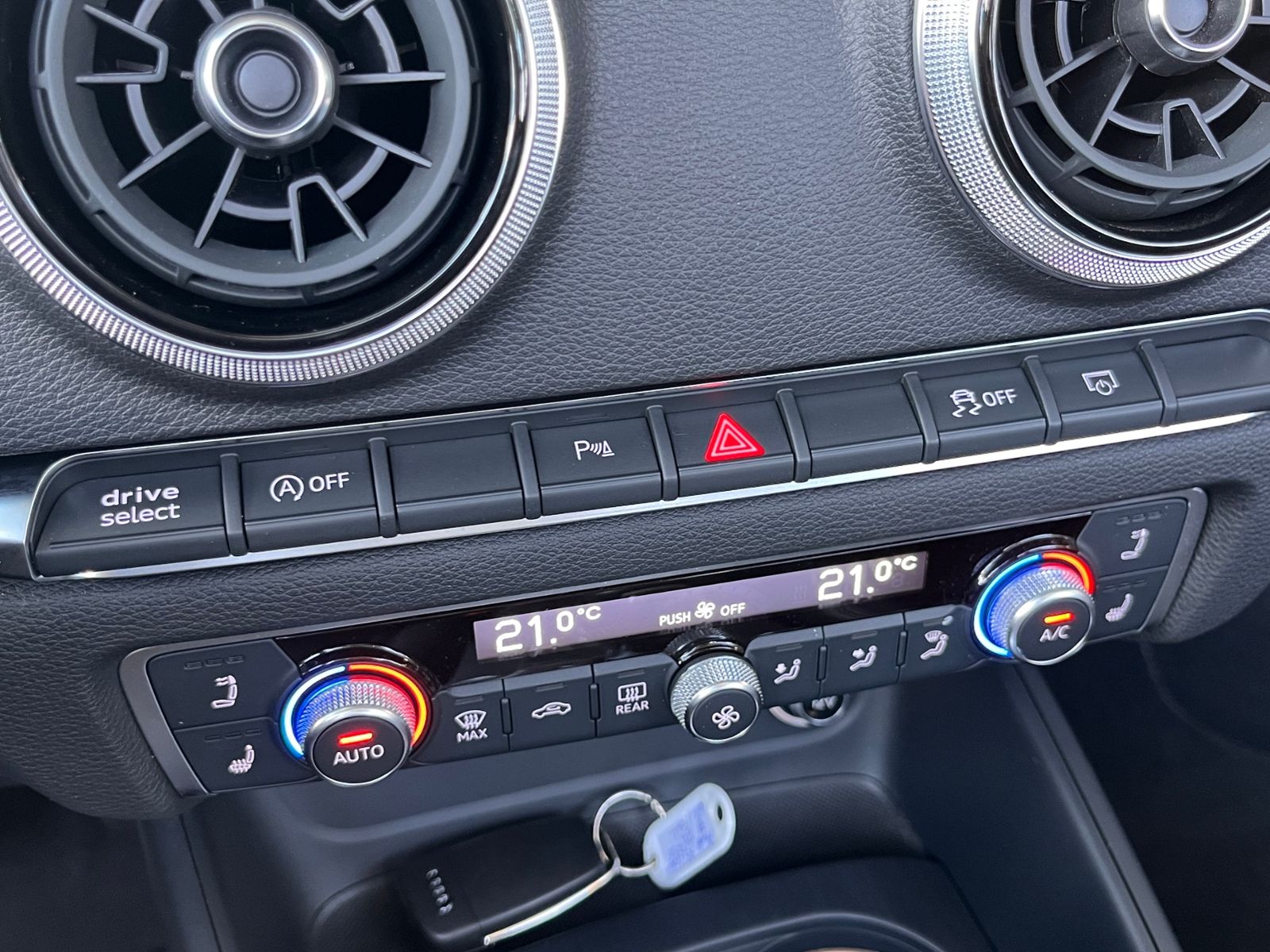 Fahrzeugabbildung Audi A3 Cabriolet 35 TFSI S line sport LED NAV PDC