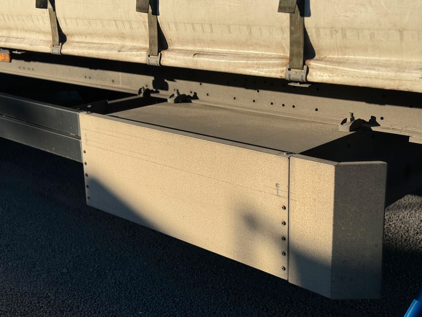 Fahrzeugabbildung Schmitz Cargobull SCS 24/L Plane&Spriegel Mega Edscha