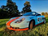 Porsche Boxster 986, Gulf-Design, AT-Motor 4000km - Porsche Boxster 986 mit Benzin-Antrieb