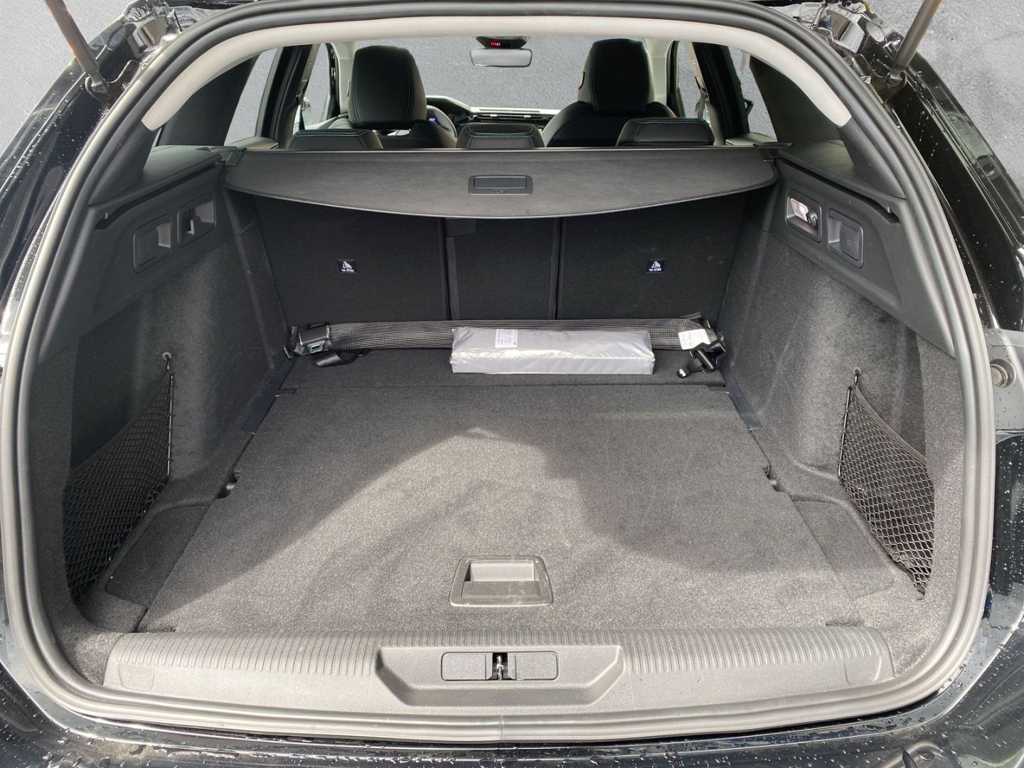 Fahrzeugabbildung Peugeot 308 SW Allure 1.2 PureTech 130 EU6e *ACC*Navi*Si
