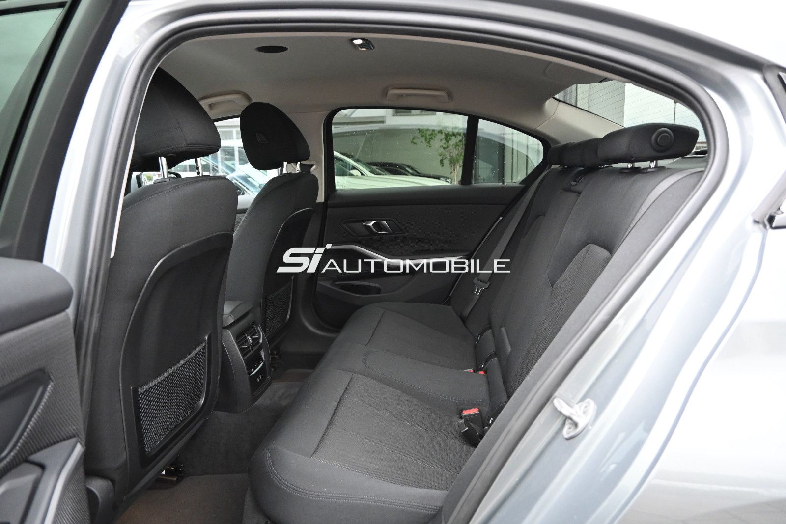 Fahrzeugabbildung BMW 330d xDrive °HEAD-UP°PRIVACY°STANDHEIZUNG°8FACH