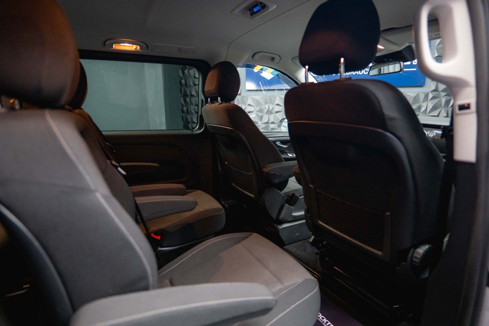 Fahrzeugabbildung Mercedes-Benz V 220 CDI EDITION Sport lang *ACC*DAB*6 Sitze*