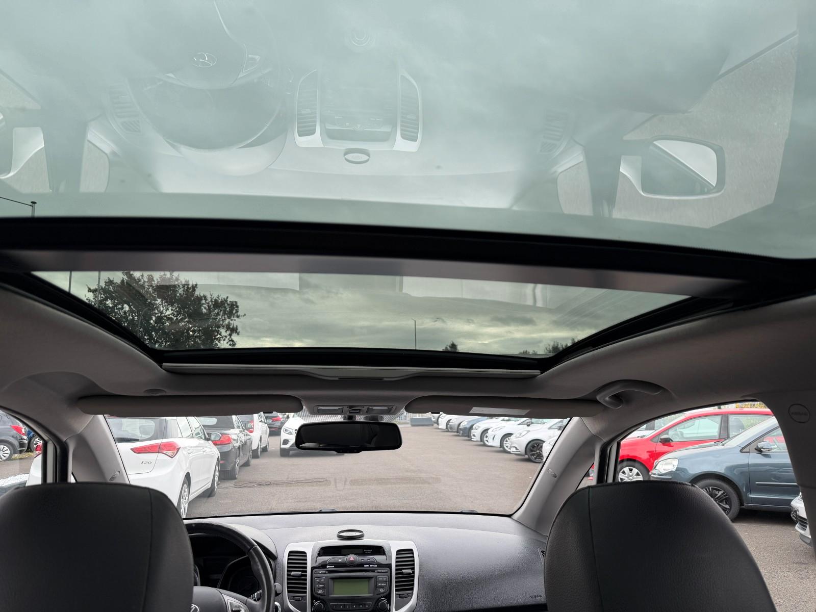 Hyundai ix20 2011 — photo 21