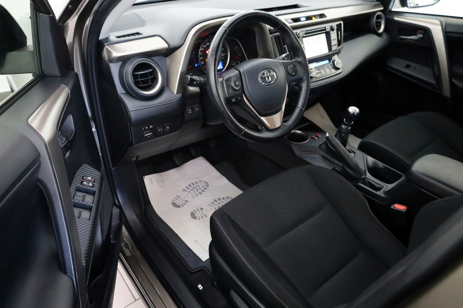 Fahrzeugabbildung Toyota RAV4 Edition 4x4, Kamera, SH, PDC, AHK, SR+WR
