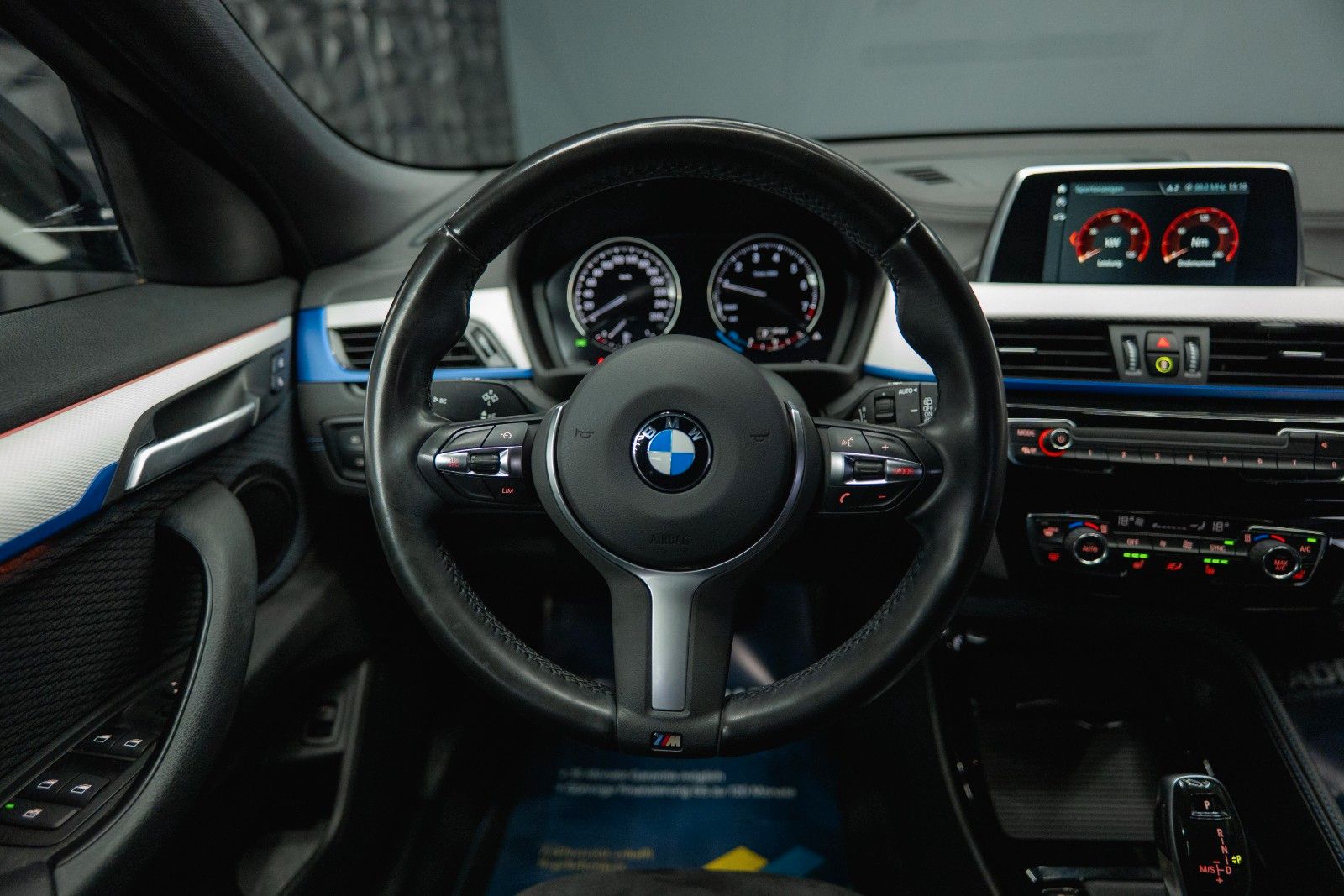 Fahrzeugabbildung BMW X2 sDrive 18i M Sport Automatik *Alcantara*LED*