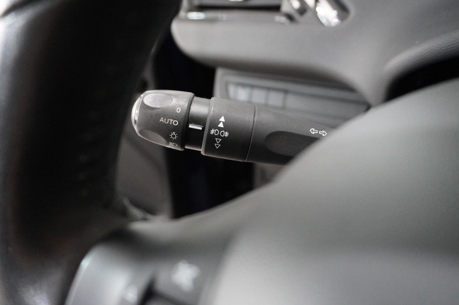 Fahrzeugabbildung Peugeot 208 LIM. 1.2 ACTIVE NAVI/LED/KLIMA/SHZ/PDC/TEMP