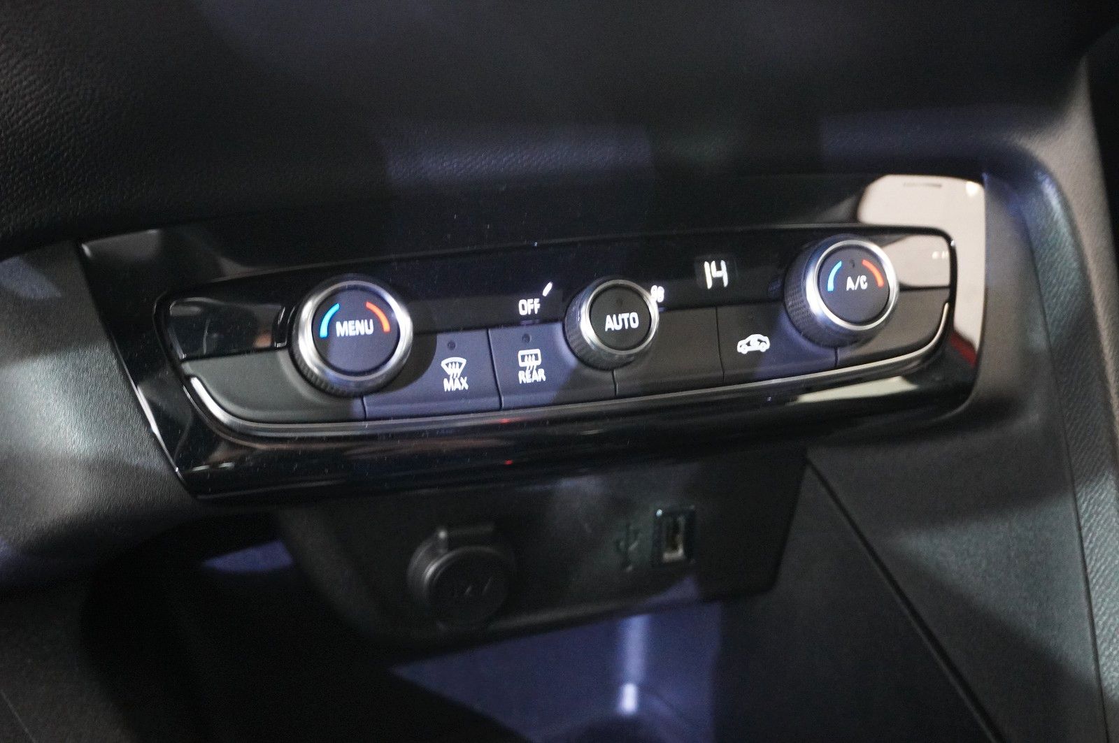 Fahrzeugabbildung Opel Corsa-e  EDITION 50kwh/7,4KW/KLIMA/ALLWETTER