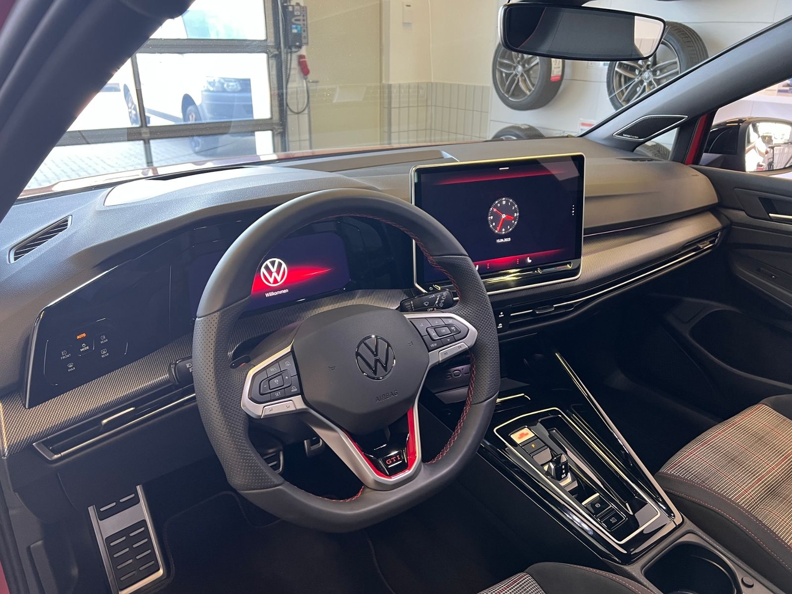 Fahrzeugabbildung Volkswagen Golf VIII GTI 2.0 TSI DSG *AHK, LED, Black Style