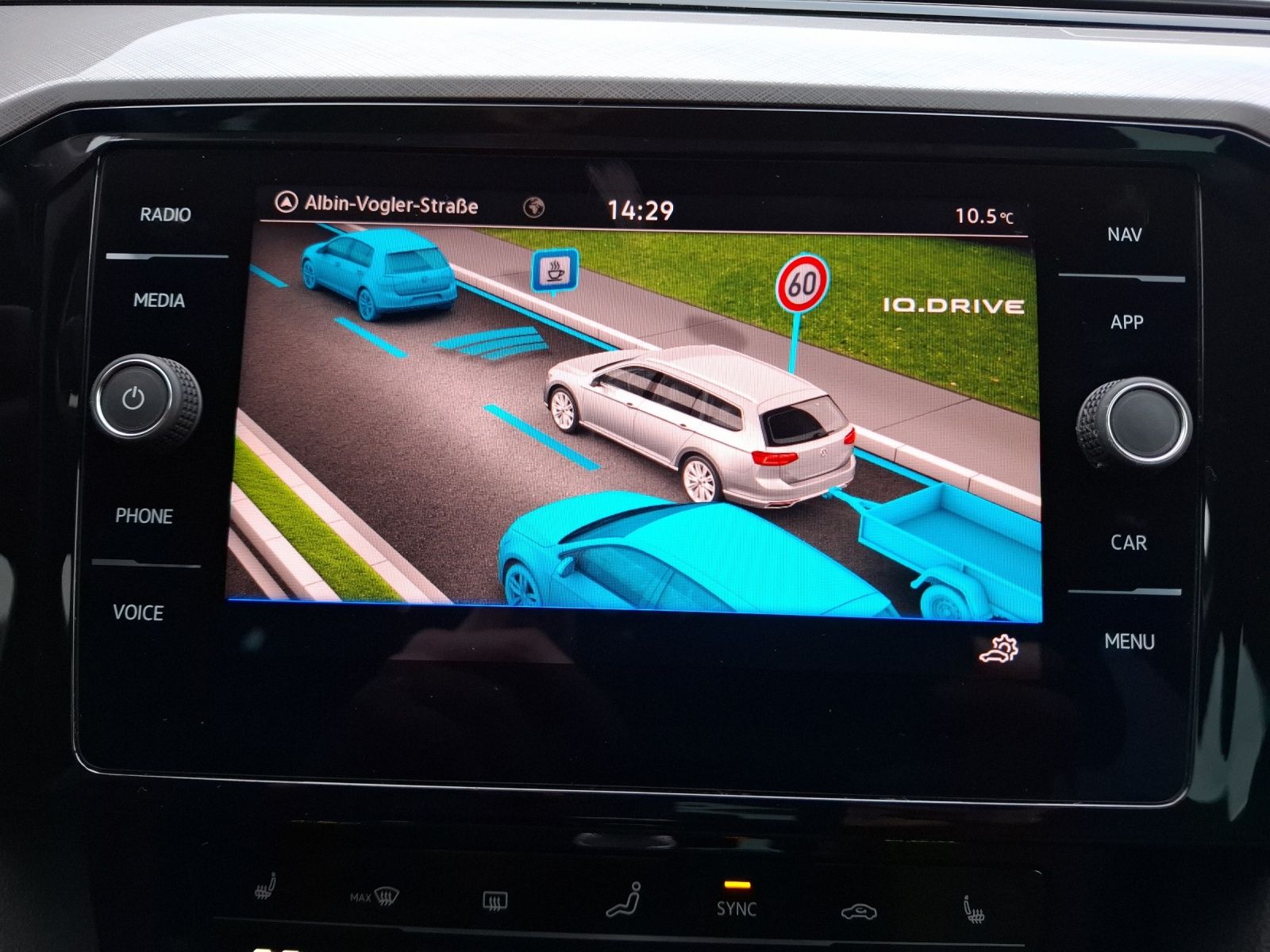 Fahrzeugabbildung Volkswagen Passat Variant TDI Business Matrix Navi ACC RFK