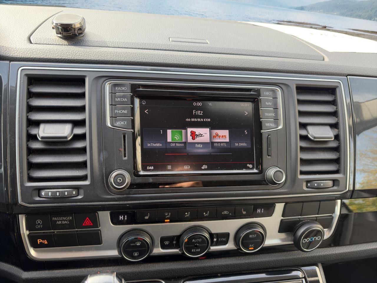 Volkswagen T6 Multivan langer Radstand DSG LED NAVI ACC