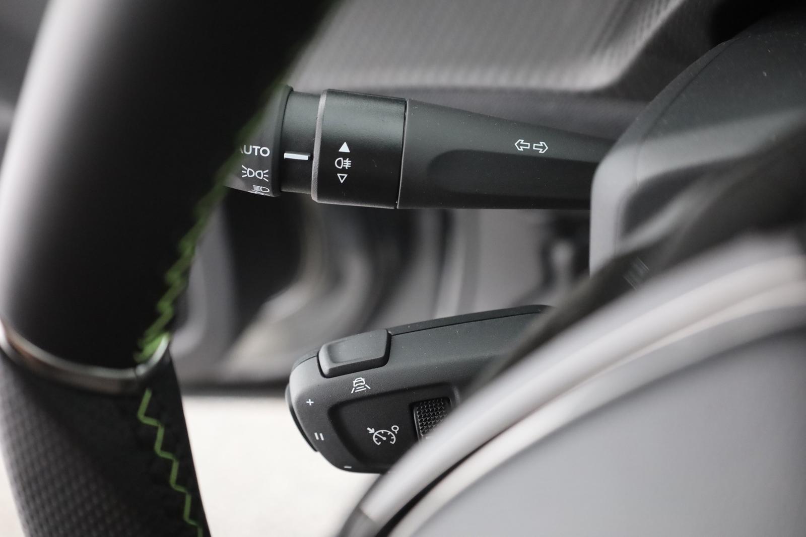 Peugeot 2008 GT 1.2 Hybrid 145 Aut. LED ACC Navi