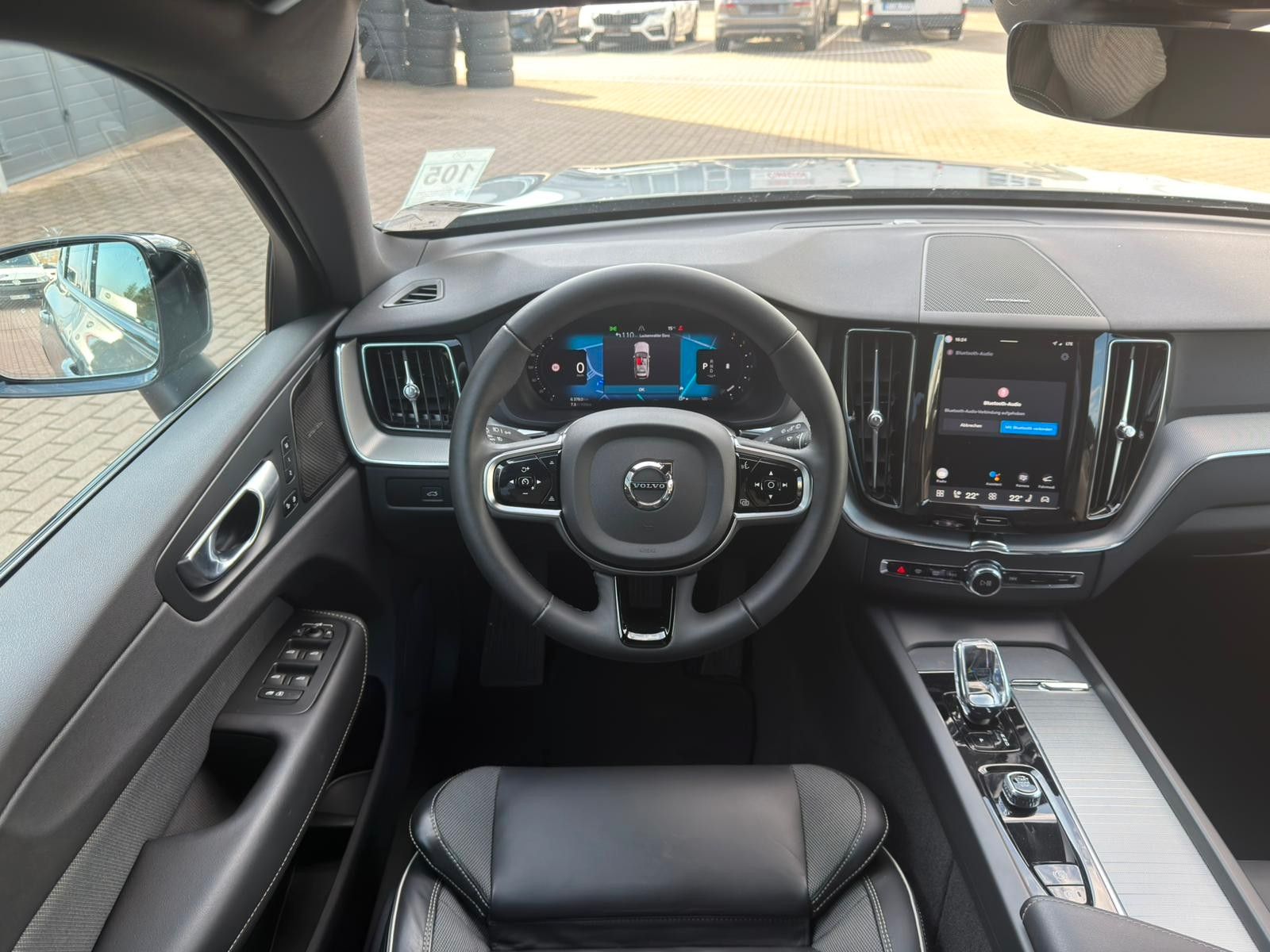 Fahrzeugabbildung Volvo XC60 B4D AWD Plus Dark*STDHZG*360°ACC